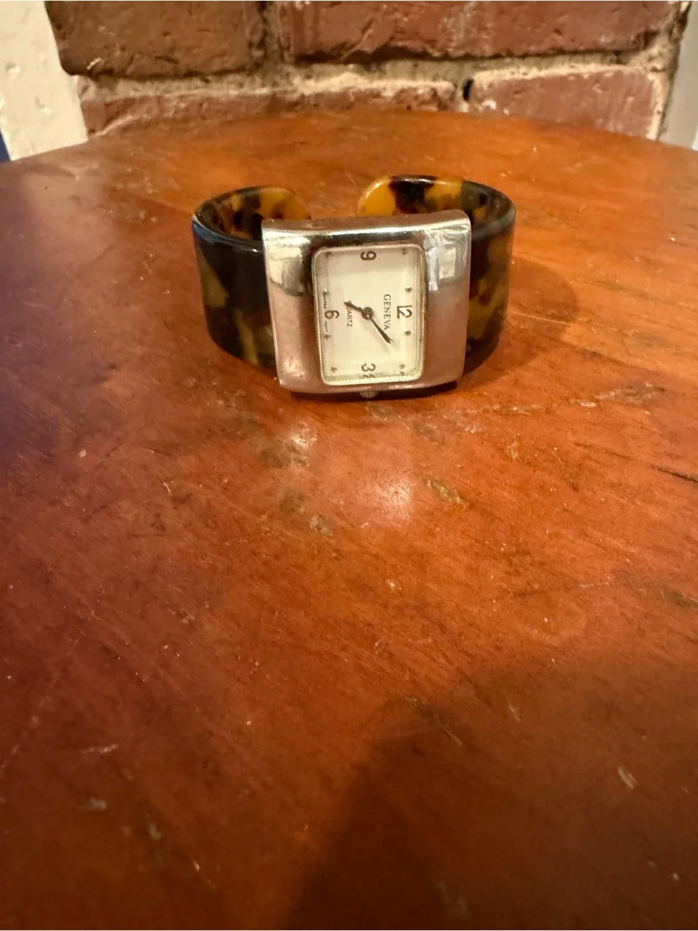 Vintage Geneva Women Quartz Watch Tortoiseshell Acrylic Cuff Bangle Silver Tone